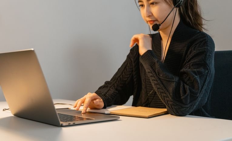Business Phone Systems: How to Choose the Right One for Your Small Business